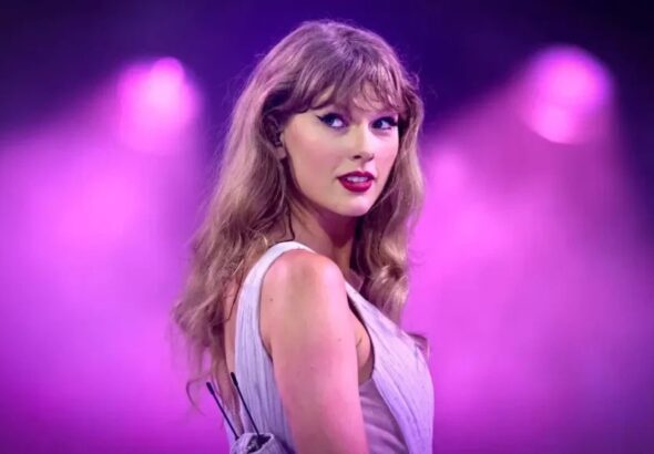 Taylor Swift entra al Salón de la Fama con récords de ventas