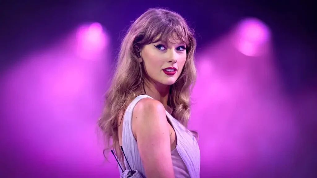 Taylor Swift entra al Salón de la Fama con récords de ventas