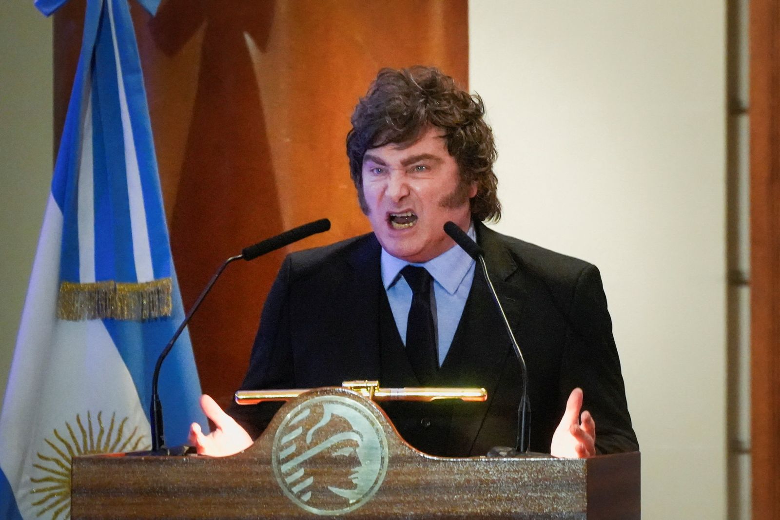 Milei acusa a México y Brasil de financiar campaña “antiargentina”
