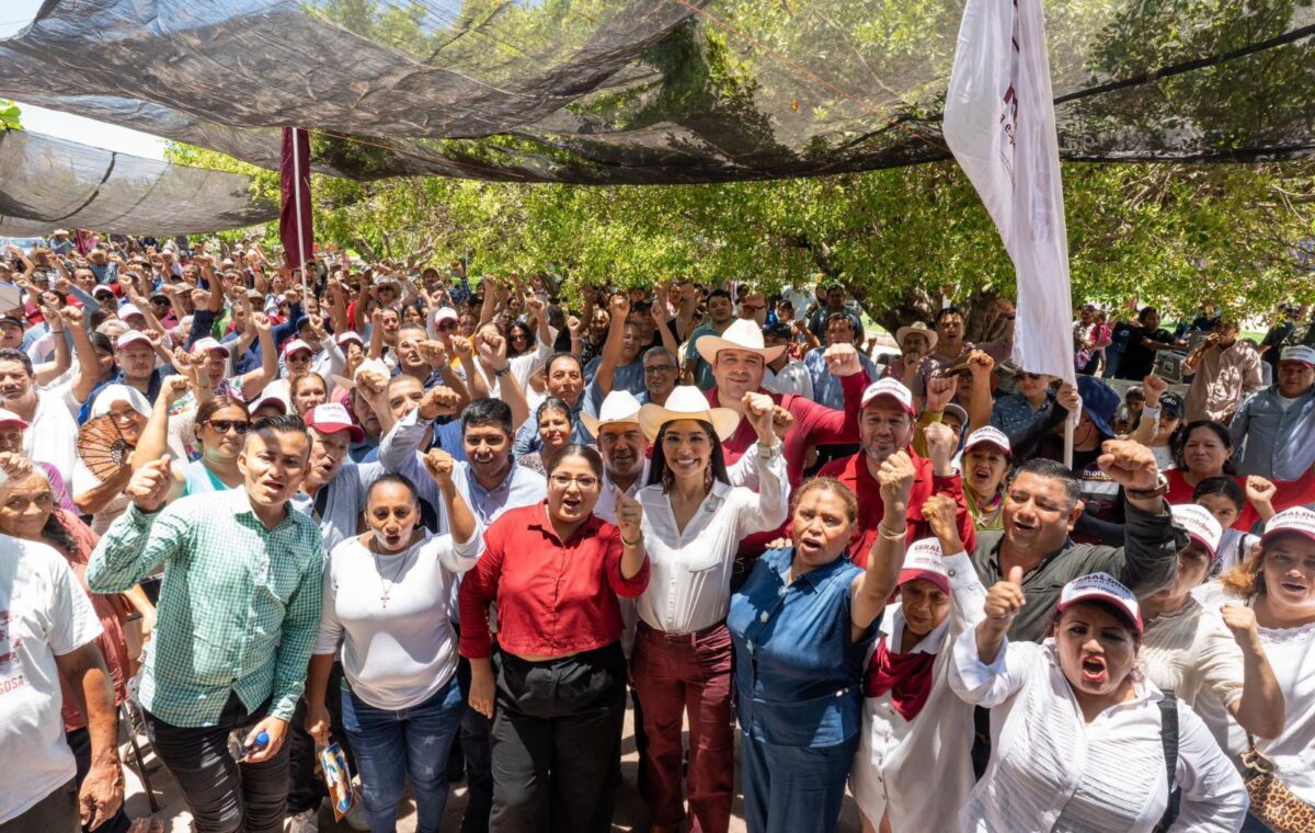 Geraldine Ponce durante un encuentro con simpatizantes en Nayarit