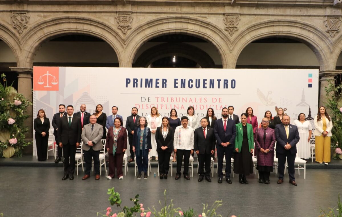 Representantes de tribunales de disciplina judicial durante su primer encuentro nacional en la Ciudad de México