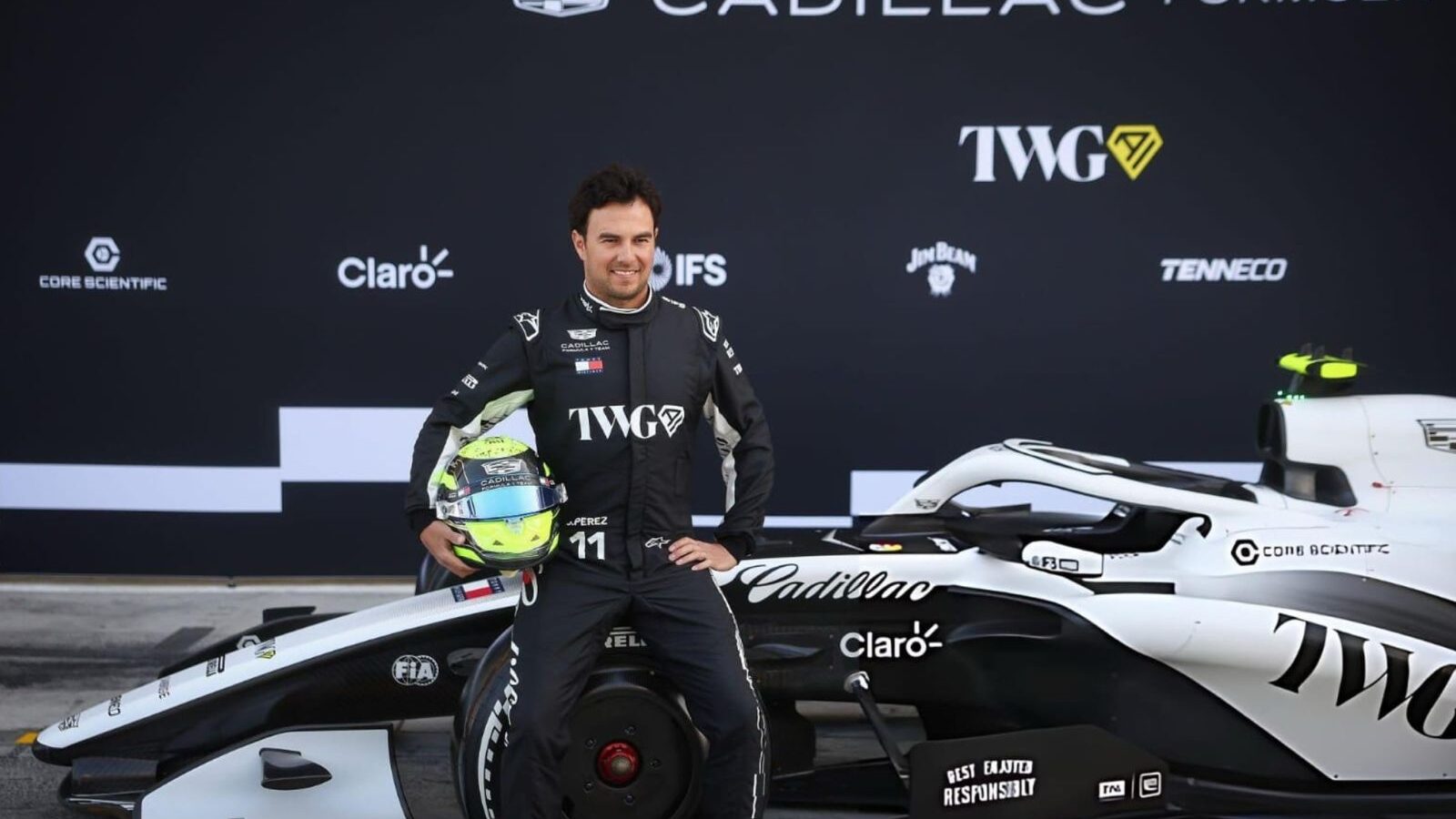 Checo Pérez podría correr con Cadillac en las calles de CDMX
