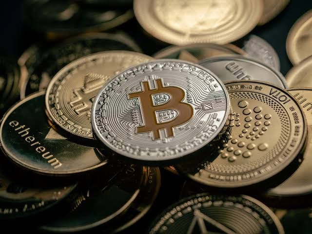 Crimen organizado usa criptomonedas e IA para lavar dinero, alerta GAFI