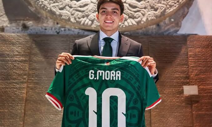 Gilberto Mora y los últimos 5 futbolistas que vistieron el 10 de México