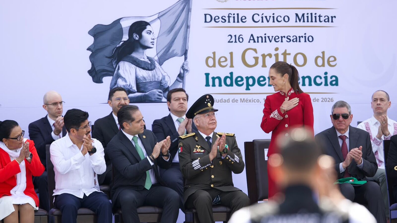 Sheinbaum y Bolaños-Cacho Cué encabezan desfile militar con 15 mil efectivos