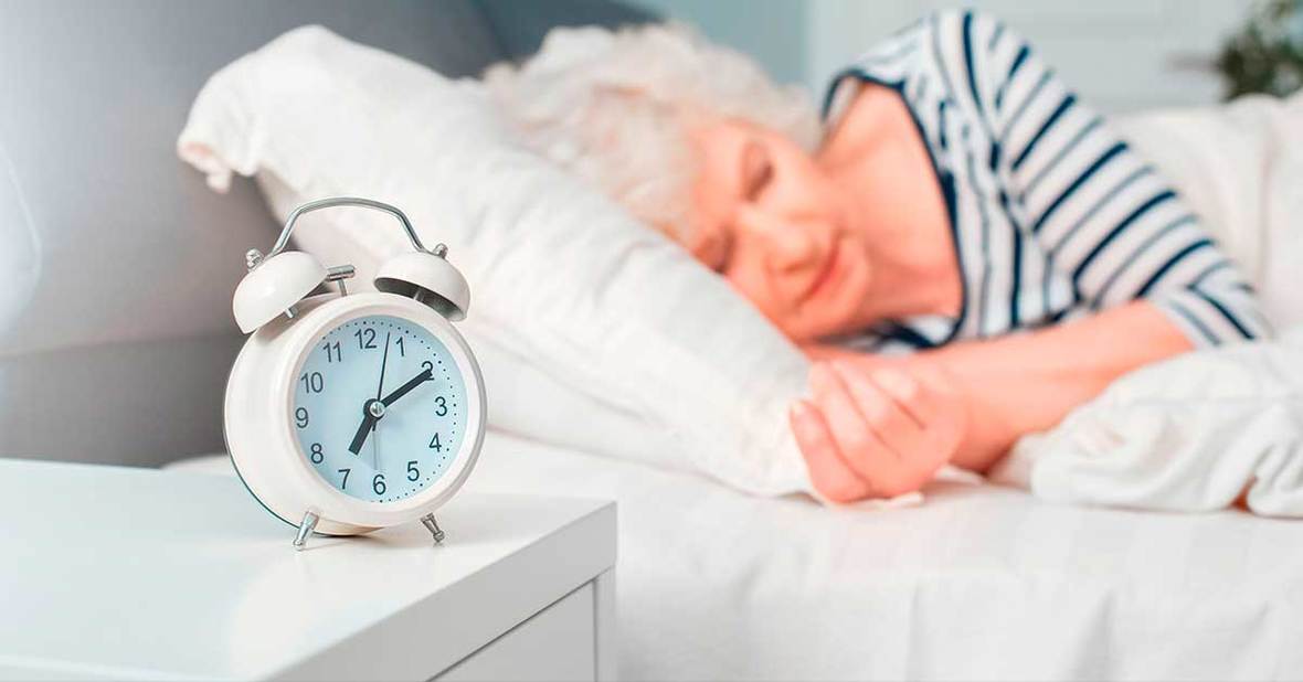 La terapia de luz brillante podría ayudar a los adultos mayores a dormir mejor y mantenerse más activos