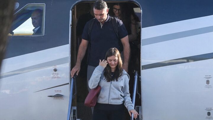 Flavio Bolsonaro llega a Miami tras perder elecciones en Brasil