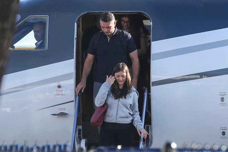 Flavio Bolsonaro llega a Miami tras perder elecciones en Brasil