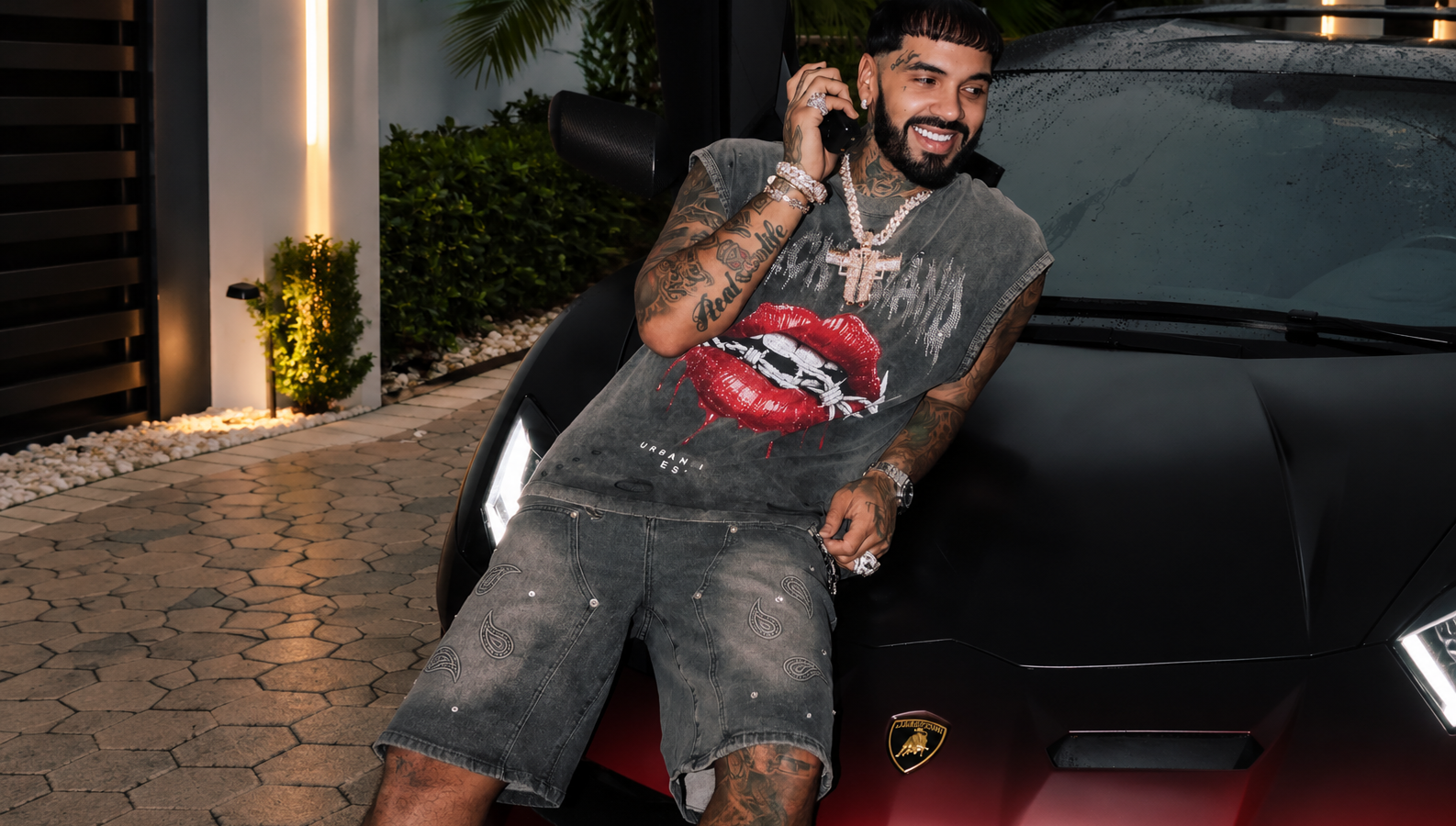 Anuel AA prepara un álbum de corridos mexicanos y lo ve como un regalo para México