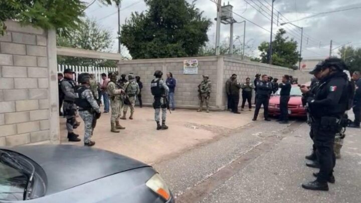 Exalumnos armados irrumpen en secundaria de Coahuila; matan a subdirectora