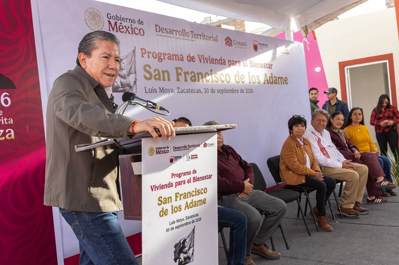 David Monreal entrega viviendas a 18 familias de Luis Moya