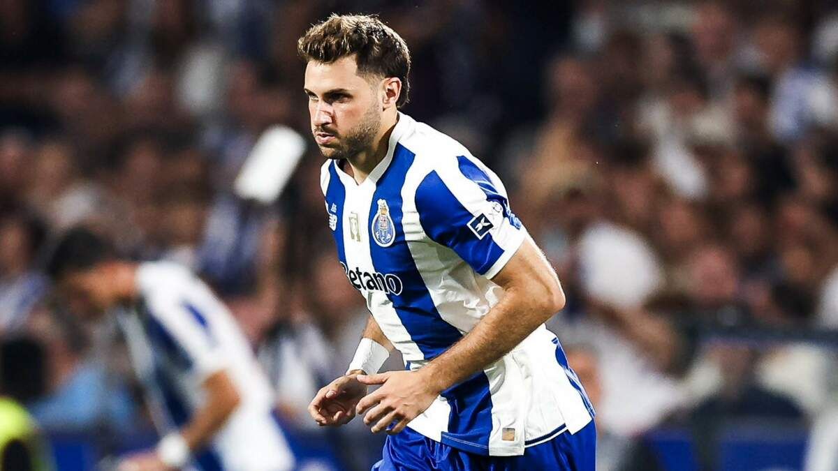 Técnico del Porto lanza mensaje a Santi Giménez: “Necesita mejorar”