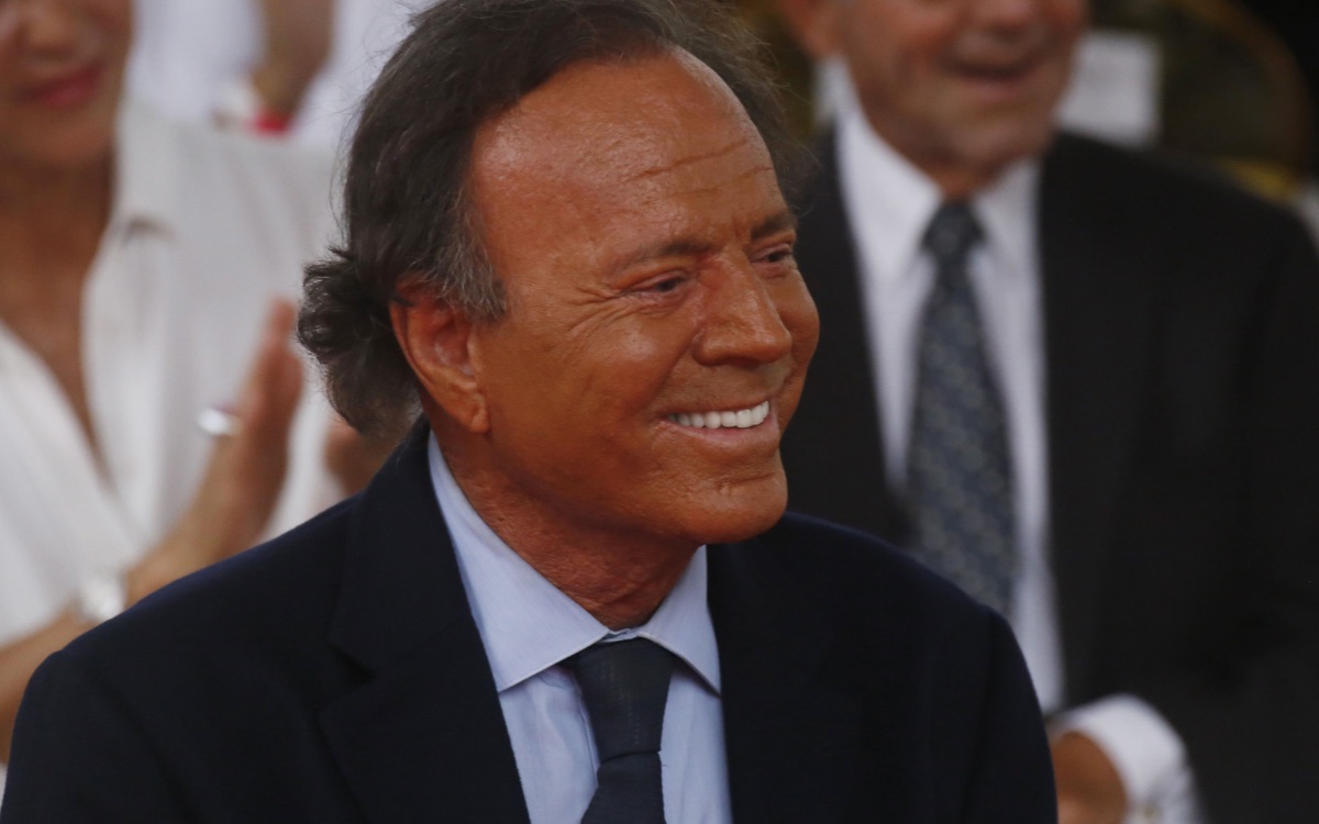 Fiscalía española avala investigar a Julio Iglesias por presuntas agresiones sexuales a dos exempleadas