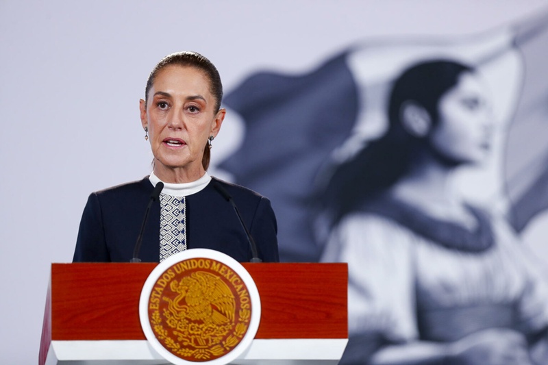 MEX6922. CIUDAD DE MÉXICO (MÉXICO), 22/10/2026.- La presidenta de México, Claudia Sheinbaum, habla en una rueda de prensa este jueves en el Palacio Nacional de la Ciudad de México (México). EFE/Isaac Esquivel