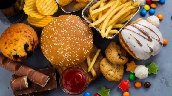 ¿Todos los ultraprocesados son malos? Un estudio revela qué alimentos se asocian con el cáncer colorrectal