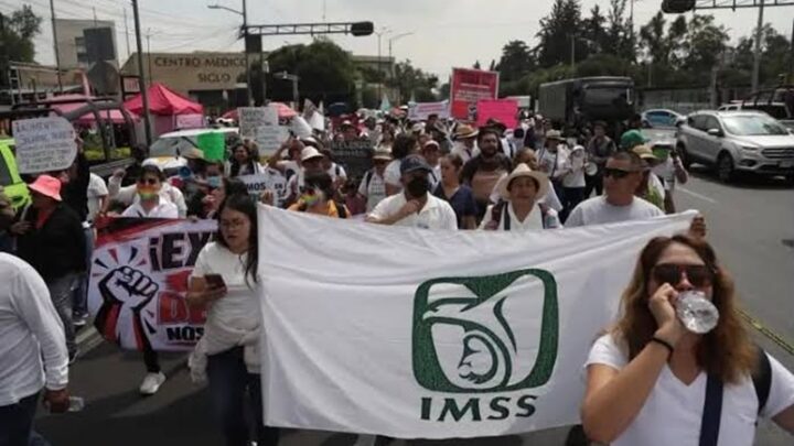 Trabajadores del IMSS rechazan aumento salarial de 8%