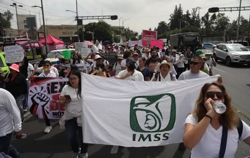 Trabajadores del IMSS rechazan aumento salarial de 8%